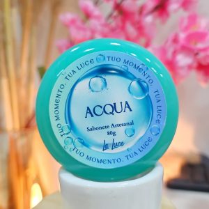 Sabonete artesanal La Luce Acqua, 80g, rótulo azul-turquesa com ilustração de bolhas de água.